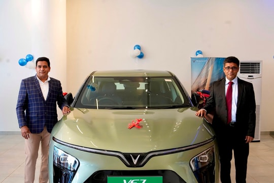 VinFast mở rộng mạnh mẽ tại Ấn Độ với 24 đại lý đi vào hoạt động, mang trải nghiệm ô tô điện cao cấp đến gần hơn với khách hàng VinFast mở rộng mạnh mẽ tại Ấn Độ với 24 đại lý đi vào hoạt động, mang trải nghiệm ô tô điện cao cấp đến gần hơn với khách hàng