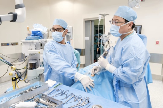 Bác sĩ Bệnh viện FV phối hợp cứu bé gái 5 tuổi thoát mù do ổ áp xe hốc mắt nghiêm trọng