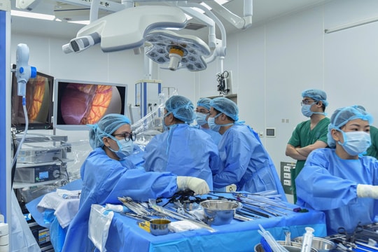 Bệnh viện Quân y 175: Thị phạm mổ nội soi lấy tạng ghép tại Hội nghị Ghép tạng Việt Nam lần thứ 10