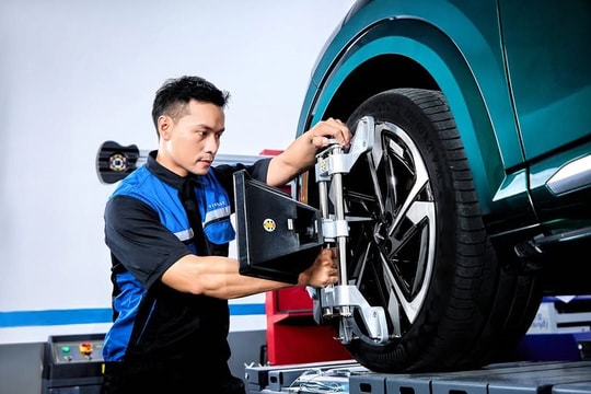 VinFast hỗ trợ khách hàng bị ảnh hưởng mưa lũ tại khu vực từ Huế đến Đăk Lăk