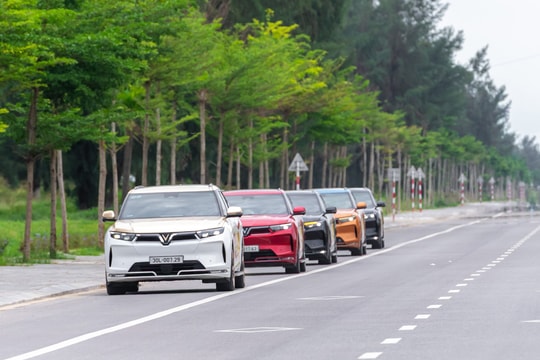 Bàn giao hơn 20.000 ô tô trong tháng 10/2025, VinFast lập thêm kỷ lục mới