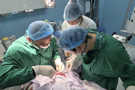 Phối hợp đa chuyên khoa kịp thời cứu sống một ngư dân bị đa chấn thương tại Côn Đảo