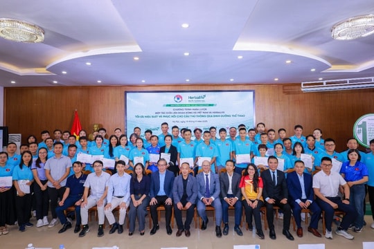 Herbalife Việt Nam nâng cao dinh dưỡng thể thao cho HLV và cầu thủ bóng đá