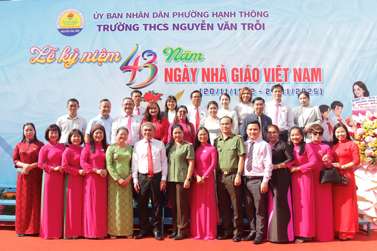 Học sinh Trường THCS Nguyễn Văn Trỗi tri ân thầy cô