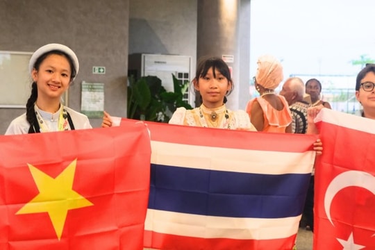Đại diện thiếu nhi đầu tiên đến từ Việt Nam phát biểu tại Diễn đàn COP30 Brazil