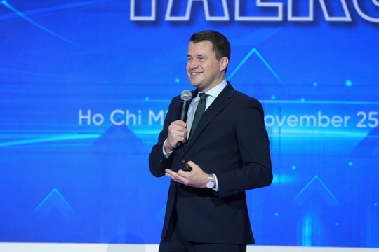 GĐĐH Diễn đàn Kinh tế Thế giới: "Làm việc cùng AI không phải là cạnh tranh, mà là sự kết hợp"