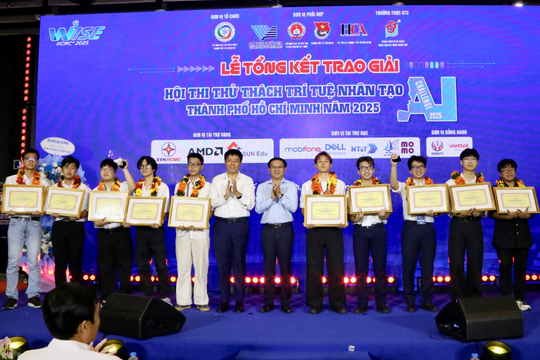 Sinh viên Trường ĐH Công nghệ thông tin đạt giải Nhất tại AI Challenge 2025