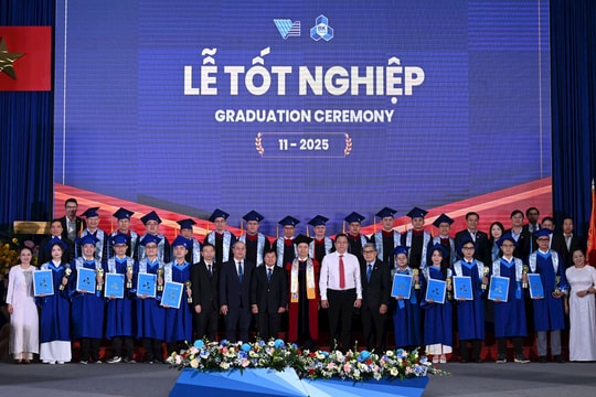 GS.TS Mai Thanh Phong khuyên các tân khoa: 'Hãy học tập suốt đời như hơi thở'