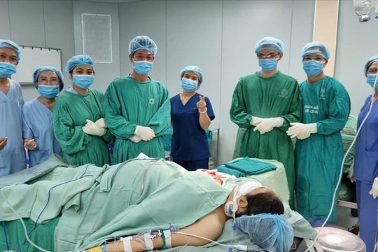 Bệnh viện Đa khoa Bình Dương nối lại bàn tay cho thai phụ mang song thai 34 tuần