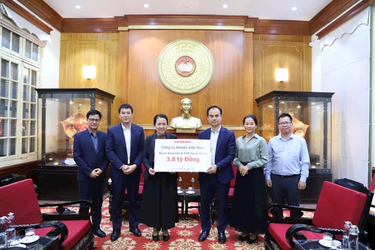 Honda Việt Nam đồng hành, sẻ chia cùng người dân bị ảnh hưởng bởi lũ lụt