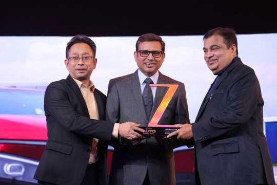 VinFast VF 7 nhận giải “Thiết kế của Năm” tại Zee Media Auto Summit 2025