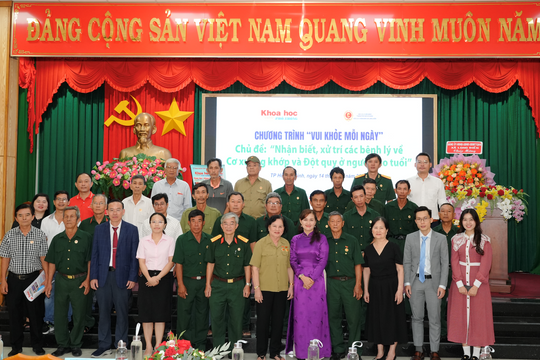 "Vui khỏe mỗi ngày": Chăm sóc sức khỏe, tri ân cựu chiến binh xã Long Điền