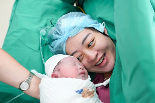 'Em bé US-HIFU' đầu tiên chào đời: Bước tiến kép trong điều trị u và hỗ trợ sinh sản