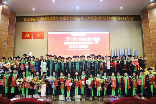 103 Bác sĩ Chuyên khoa cấp I đầu tiên của Trường Đại học Khoa học Sức khỏe tốt nghiệp