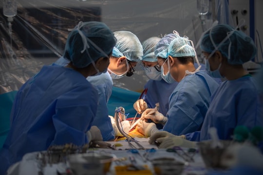 Xuyên đêm ghép gan cứu sống bệnh nhân suy gan hôn mê, thở máy 4 ngày