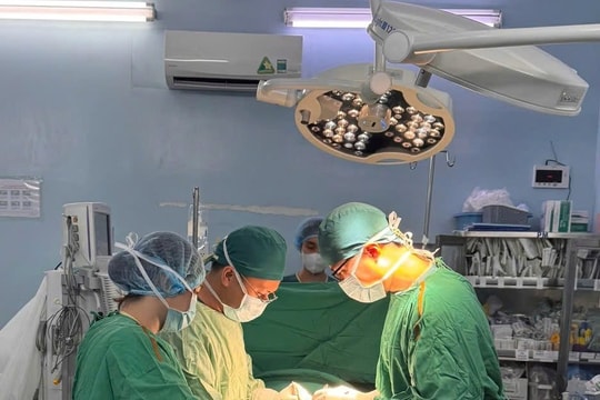 Coi thường sưng đau tinh hoàn, nguy cơ cắt bỏ tinh hoàn nếu đến muộn