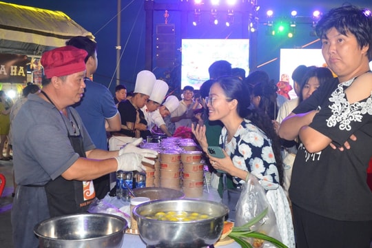 Lễ hội ẩm thực “Khơi sóng bình minh - Hương vị biển xanh”