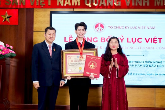 'Miệt Cù Lao' của NTK Nguyễn Minh Công đạt kỷ lục Việt Nam