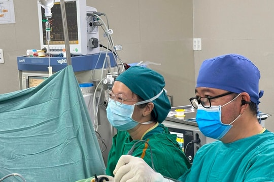 Trẻ có thể bị suy thận, nhiễm trùng tiểu nếu phát hiện muộn sỏi đường tiết niệu