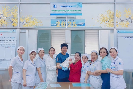 Bệnh viện Từ Dũ cứu sống trẻ sơ sinh trong ca song thai biến chứng hiếm gặp