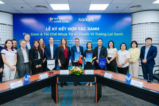 Sanofi và Long Châu tiên phong triển khai thu gom và tái chế nhựa từ vỉ thuốc, thắt chặt cam kết vì tương lai xanh