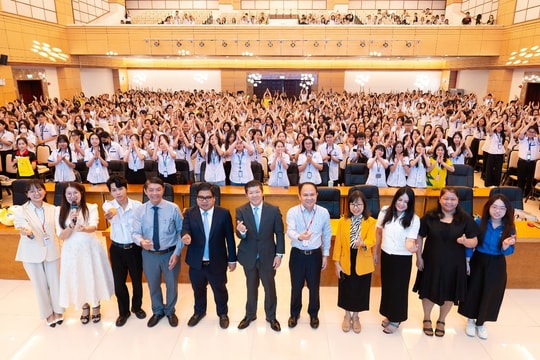 Tổng giám đốc Ajinomoto Việt Nam gặp gỡ 800 sinh viên Đại học Tài chính – Marketing