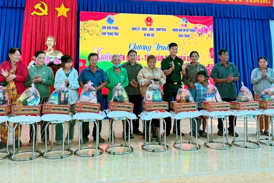 Nhiều phần quà đến với người dân khó khăn trên biên giới tỉnh Tây Ninh