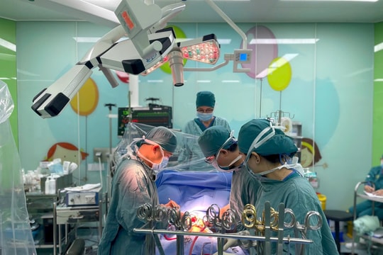 Hồi sinh trẻ 5 tuổi mắc tứ chứng Fallot kèm hẹp khí quản - tim bẩm sinh