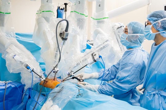 Bệnh viện FV đầu tư hơn 3 triệu USD, đưa robot Da Vinci Xi vào phẫu thuật ung thư phổi