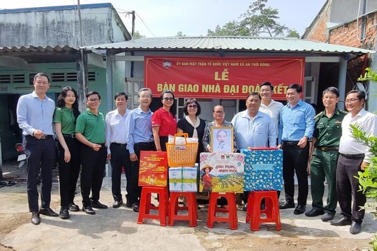 Đồn Biên phòng Long Hòa phối hợp tổ chức Chương trình Dân vận khéo