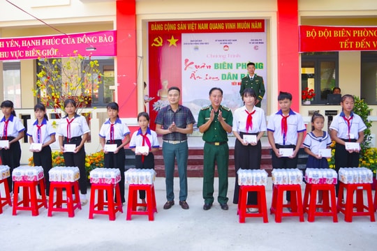Xuân biên phòng ấm lòng dân bản đến với người dân xã Vĩnh Điều