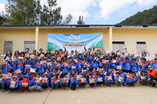 FPT Shop mang công nghệ đến gần với học sinh vùng biên Sơn La