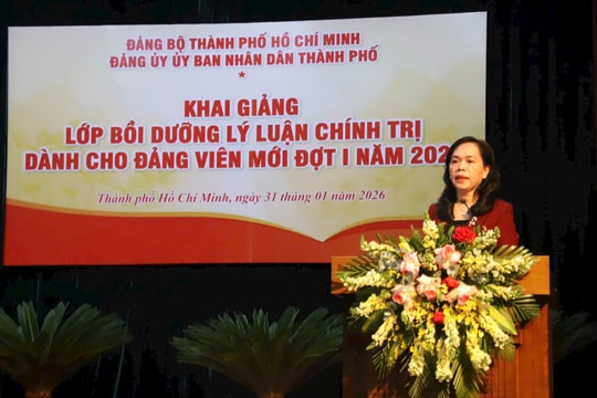 Khai giảng lớp bồi dưỡng lý luận chính trị dành cho đảng viên mới