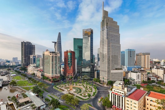 THÀNH PHỐ HỒ CHÍ MINH: Bản lĩnh vươn mình, kiến tạo nền hành chính vì hạnh phúc nhân dân