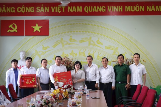 Lãnh đạo TP.HCM thăm và chúc Tết các đơn vị, cá nhân tiêu biểu