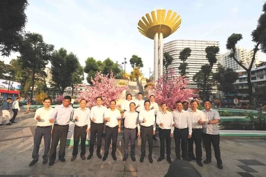 Lãnh đạo TP.HCM đi thị sát việc chỉnh trang đô thị