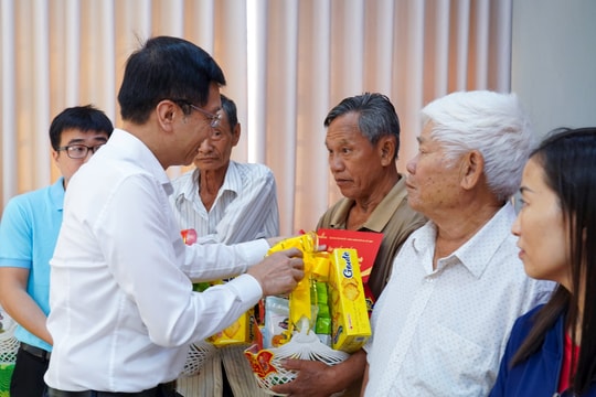 Tết ấm đến với người khó khăn với “Petrovietnam: Xuân gắn kết – Tết nghĩa tình”