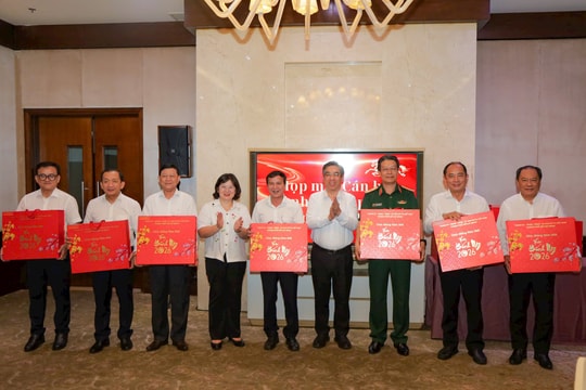 Lãnh đạo TP.HCM họp mặt, thăm hỏi đội ngũ cán bộ y tế