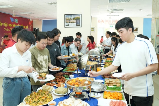 Sinh viên ở lại ăn Tết được sinh hoạt tập trung tại KTX lớn nhất Đông Nam Á