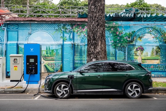 VinFast tặng quà Tết "khủng" lên tới 3 năm sạc pin miễn phí cho khách hàng