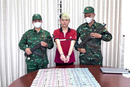 Bộ đội Biên phòng TP.HCM bắt quả tang đối tượng tàng trữ tiền giả