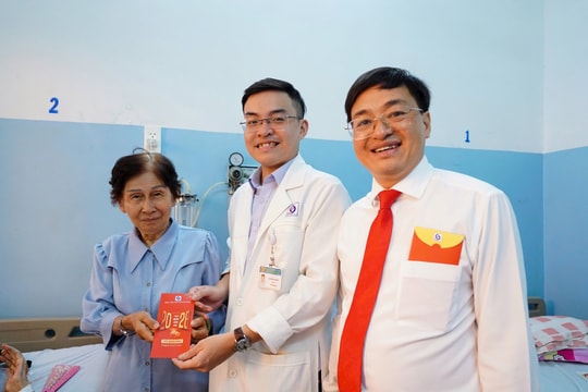 Bệnh viện Nhân dân Gia Định trao yêu thương qua những bao lì xì đầu xuân