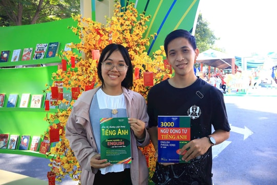 Đường sách Tết Bính Ngọ năm 2026 đạt tổng doanh thu bán sách gần 5 tỷ đồng