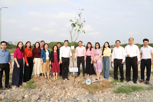 Đại học Quốc gia TP.HCM tổ chức Tết trồng cây