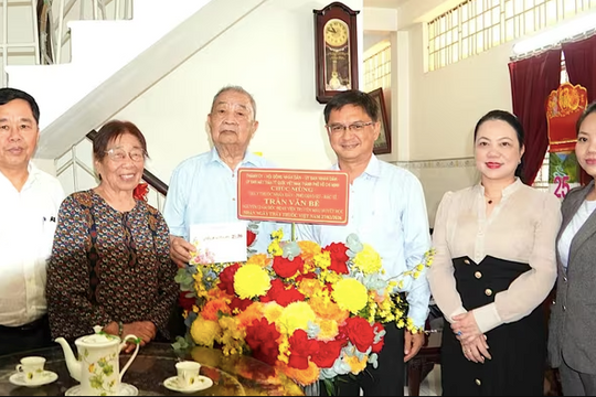 Phó Chủ tịch UBND TP.HCM Nguyễn Mạnh Cường thăm, tri ân các thầy thuốc lão thành tiêu biểu