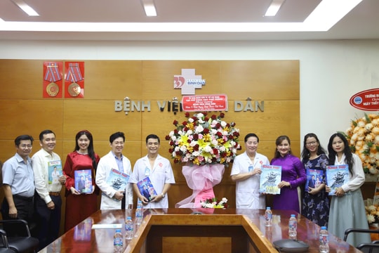 Tạp chí Khoa học phổ thông thăm và chúc mừng các bệnh viện nhân ngày Thầy thuốc Việt Nam