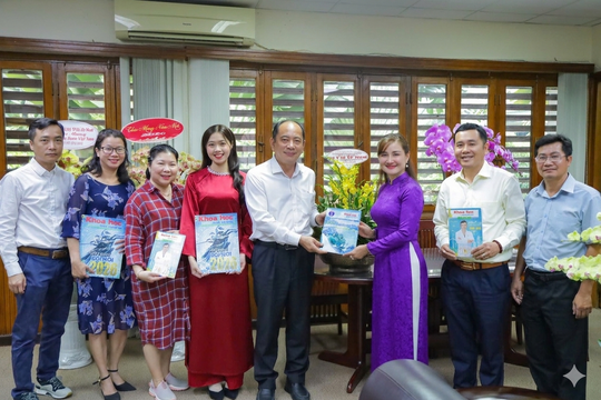 Tạp chí Khoa học phổ thông chúc mừng Sở Y tế, các bệnh viện nhân Ngày Thầy thuốc Việt Nam