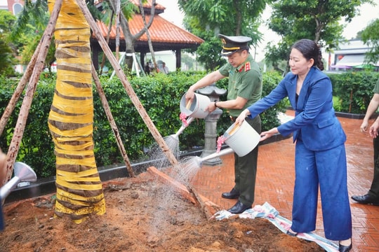 Công an TP.HCM phát động “Tết trồng cây đời đời nhớ ơn Bác Hồ”