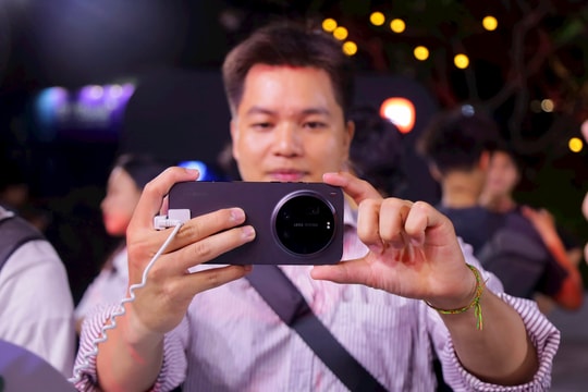 Xiaomi ra mắt "máy ảnh" có thể nghe gọi, giá đến 50 triệu đồng