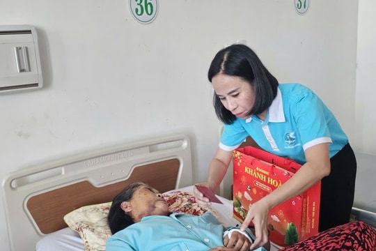 Không hoa - Hành động thiết thực vì phụ nữ, trẻ em và cộng đồng